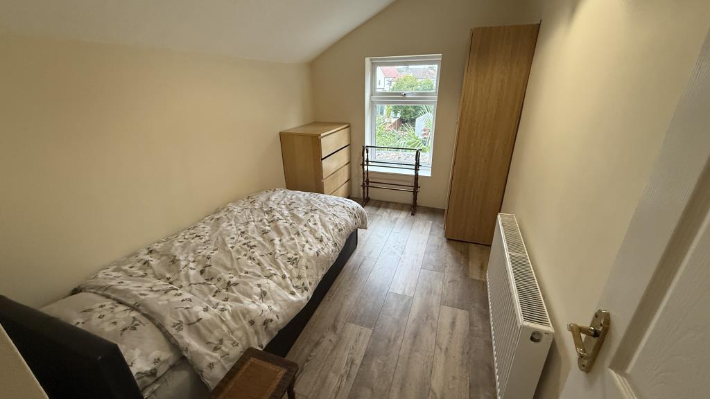 Lot: 175 - MID-TERRACE HOUSE WITH POTENTIAL - Bedroom 3